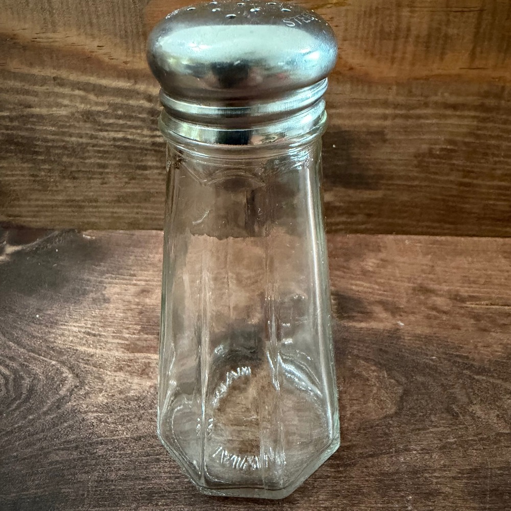 Vintage Clear Glass Octagonal Shaker‎ Stainless Steel Lid Made in Taiwan - Picture 2 of 8